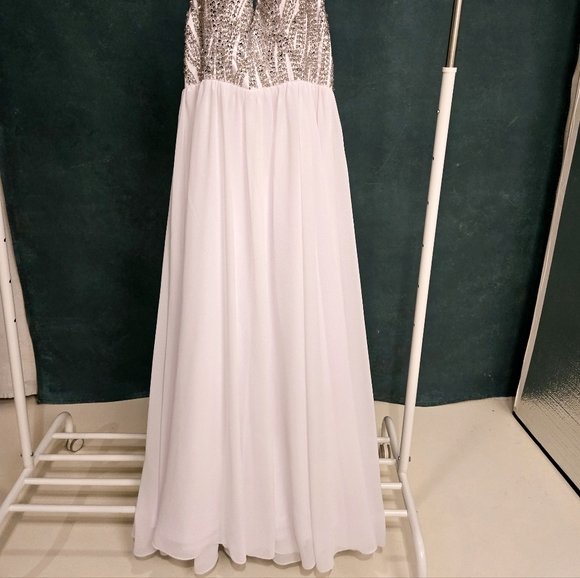 WEDDING DRESS - Picture 7 of 7